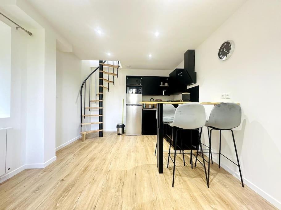 Jungle Appartement Avec Terrasse Laon Exterior foto